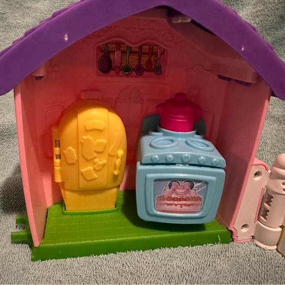 Mickey and Minnie Little People house with figures - Picture 4 of 14